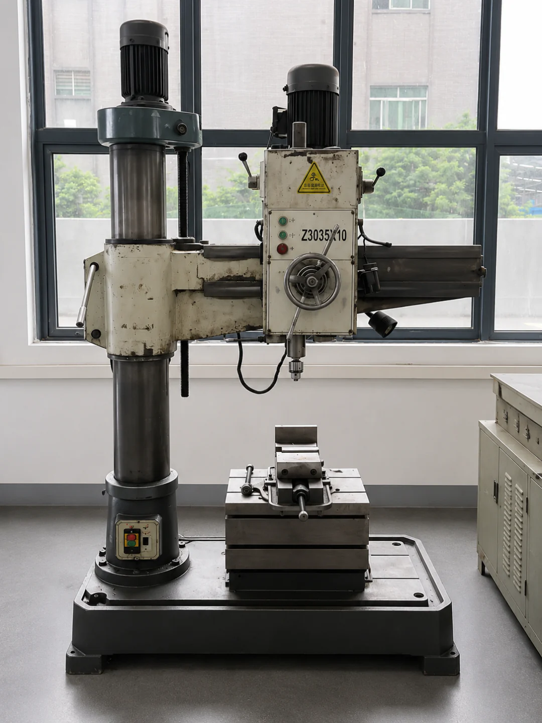 Z3035x10 Radial Drilling Machine