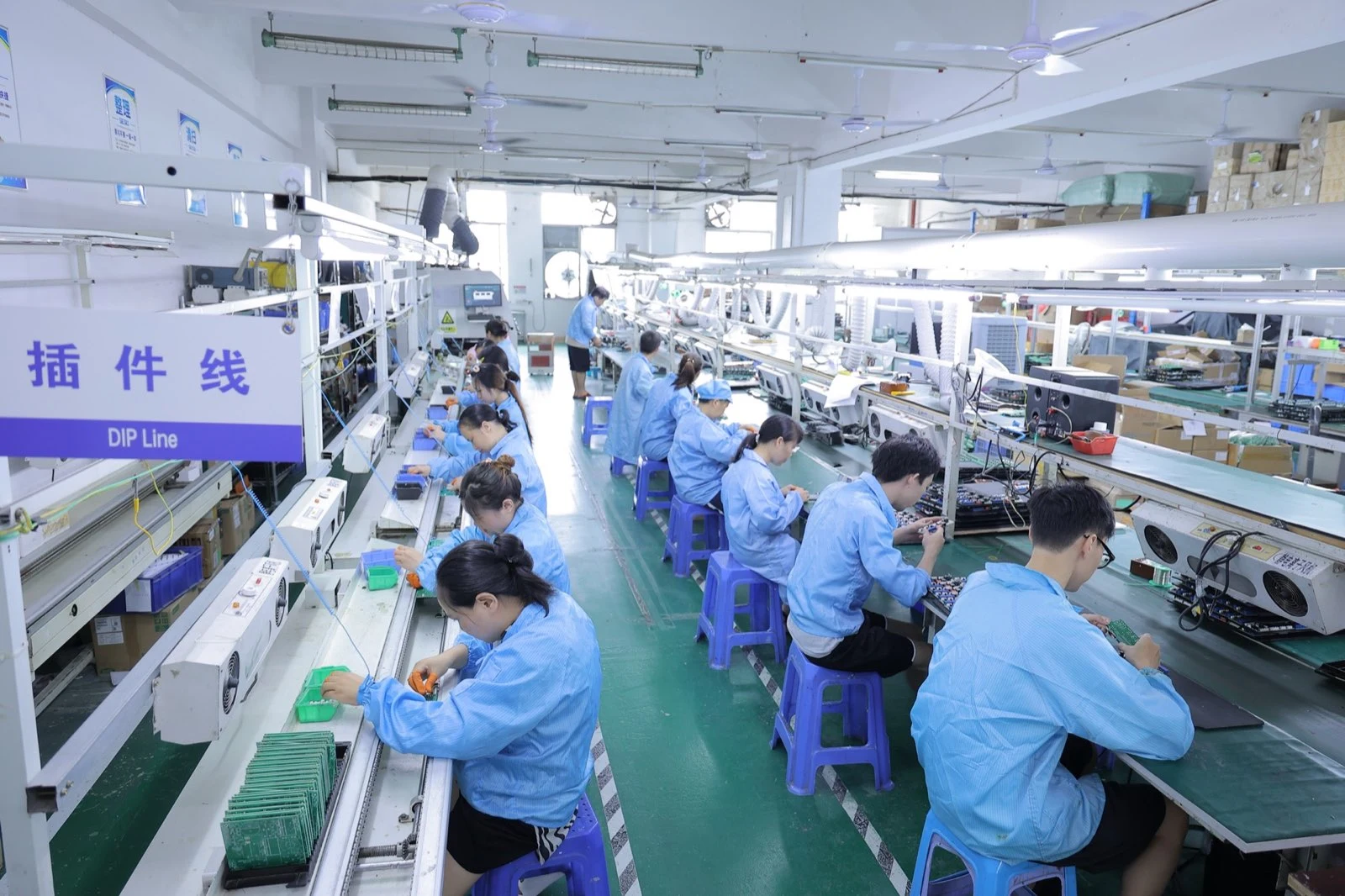 塑胶电子生产车间整体环境
